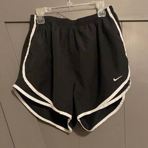 Black Nike shorts size large